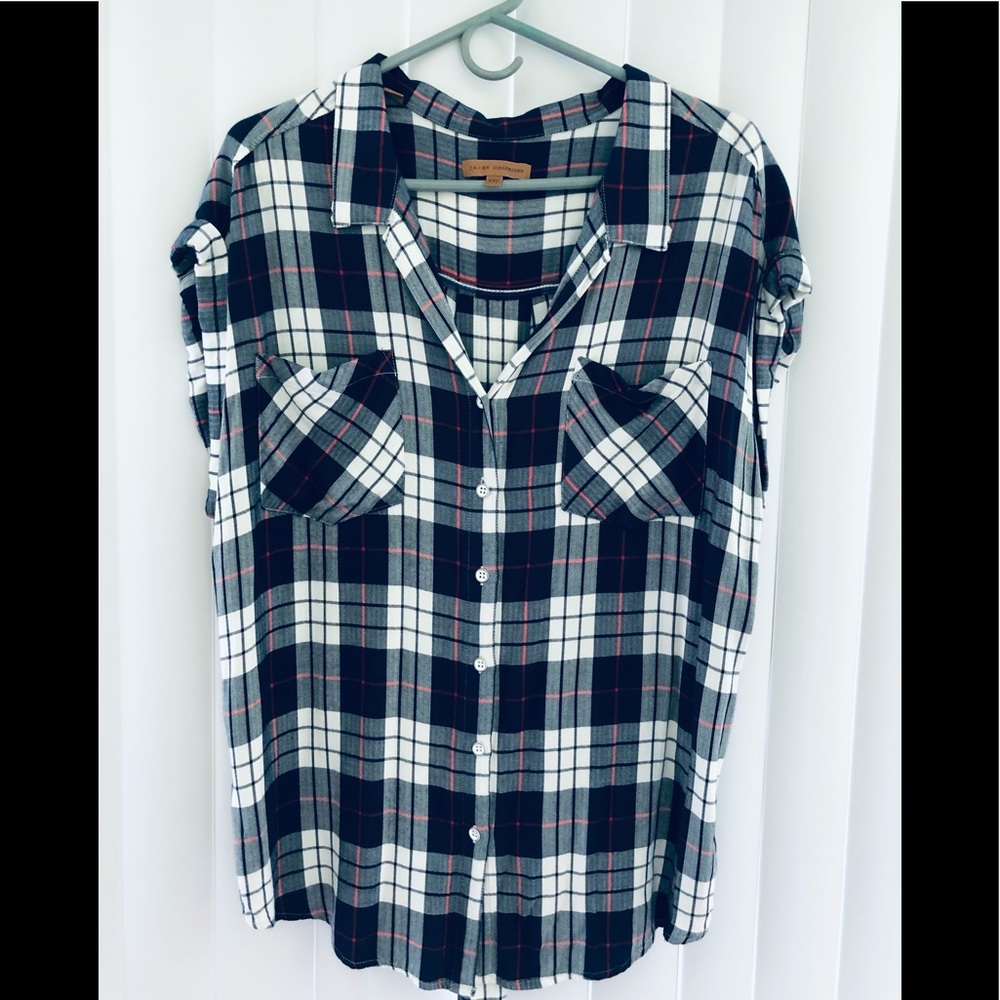 Women’s Top.  Size XXL  Fits Like XL